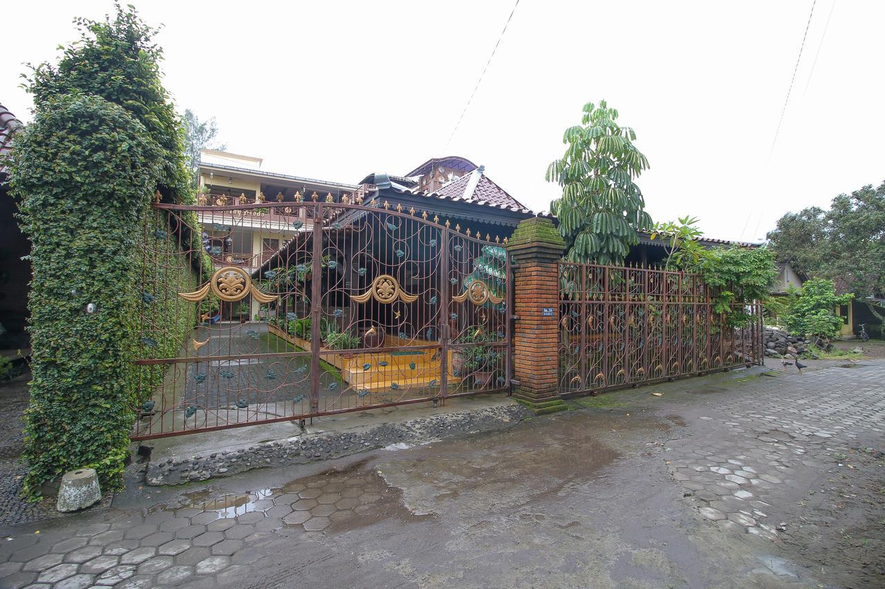 Reddoorz Plus @ Maguwo Kalasan Luaran gambar