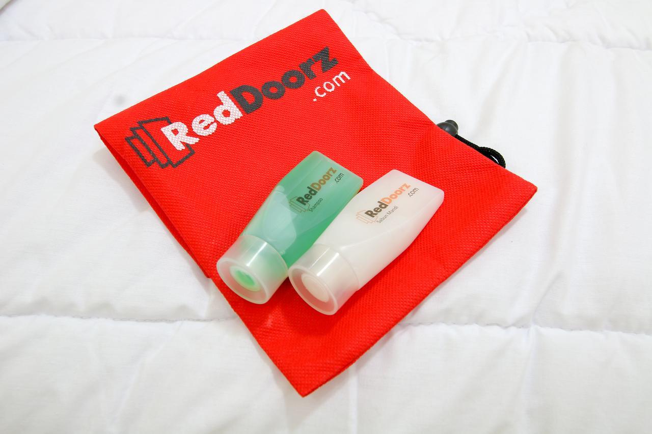 Reddoorz Plus @ Maguwo Kalasan Luaran gambar