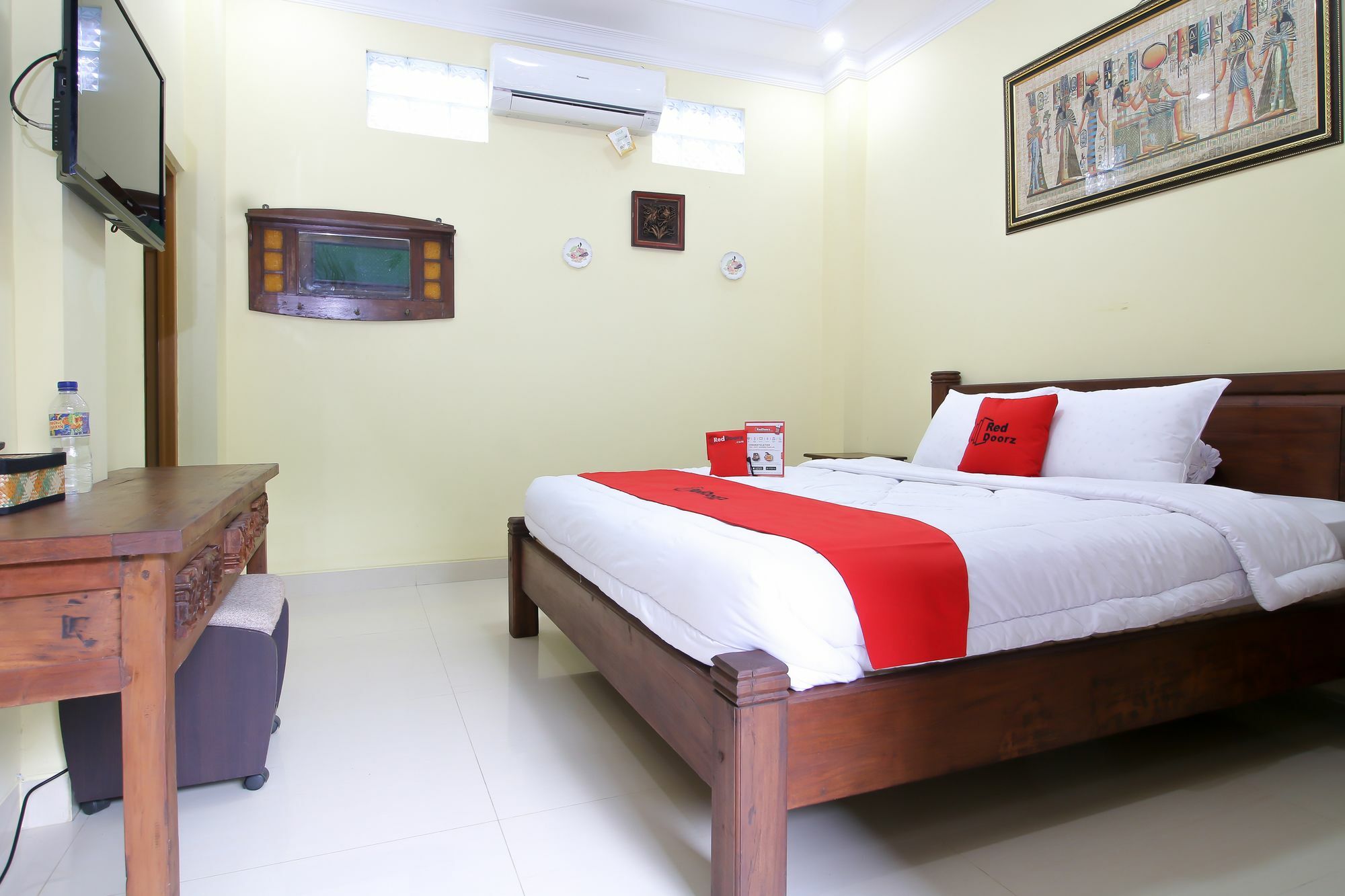 Reddoorz Plus @ Maguwo Kalasan Luaran gambar
