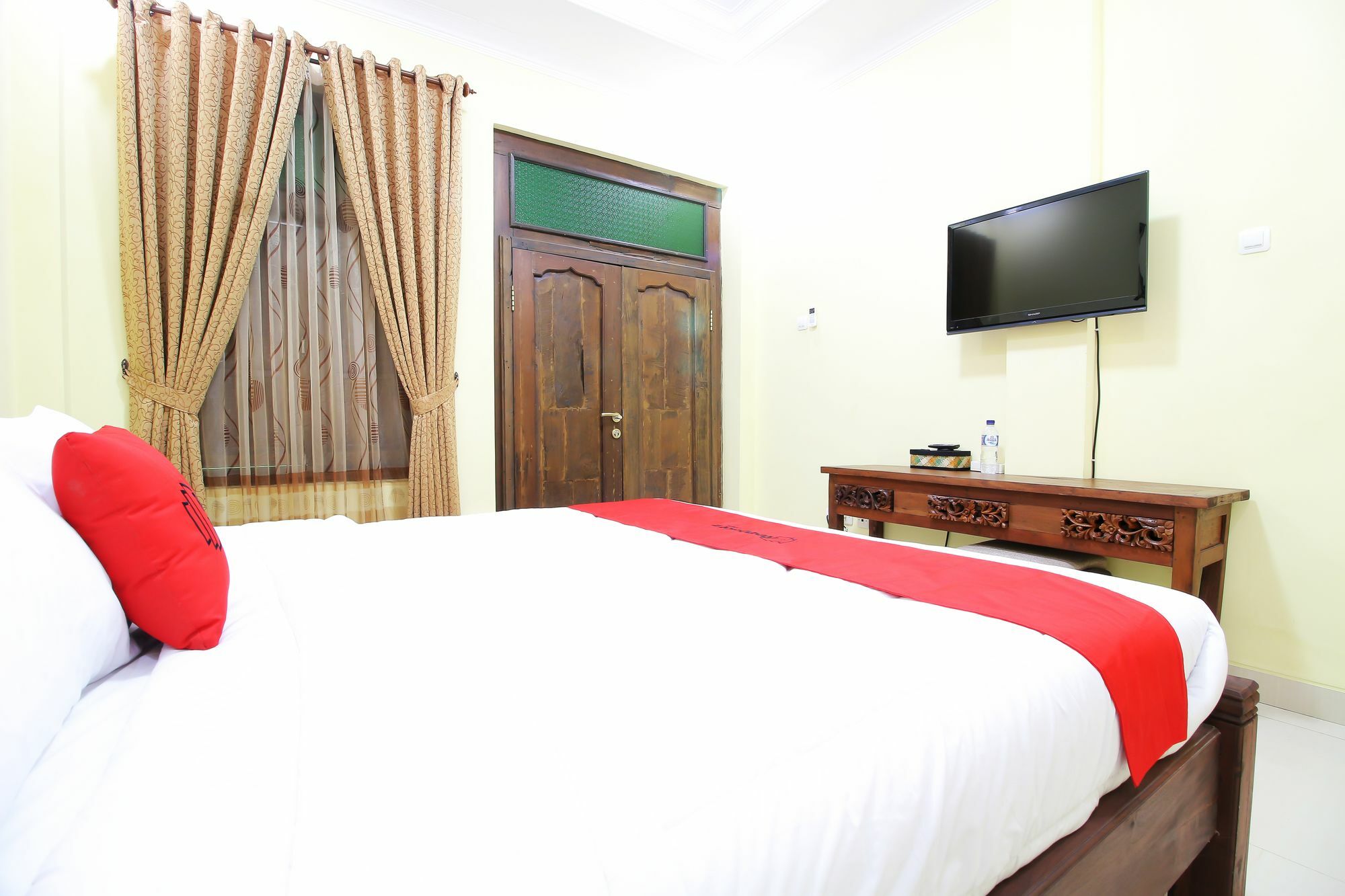 Reddoorz Plus @ Maguwo Kalasan Luaran gambar
