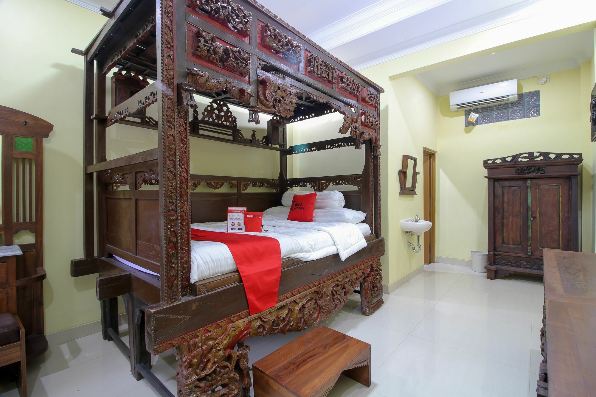 Reddoorz Plus @ Maguwo Kalasan Luaran gambar