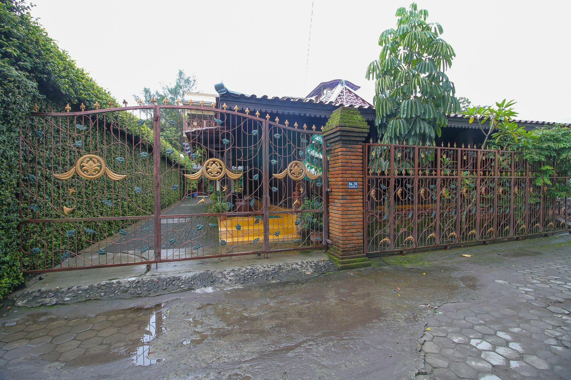 Reddoorz Plus @ Maguwo Kalasan Luaran gambar